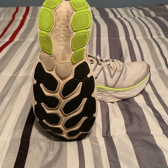 New balance fresh foam more V4 max cushion running walking shoes men 9 women 11 - Picture 7 of 10